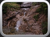Wasserfall mit Bruecke